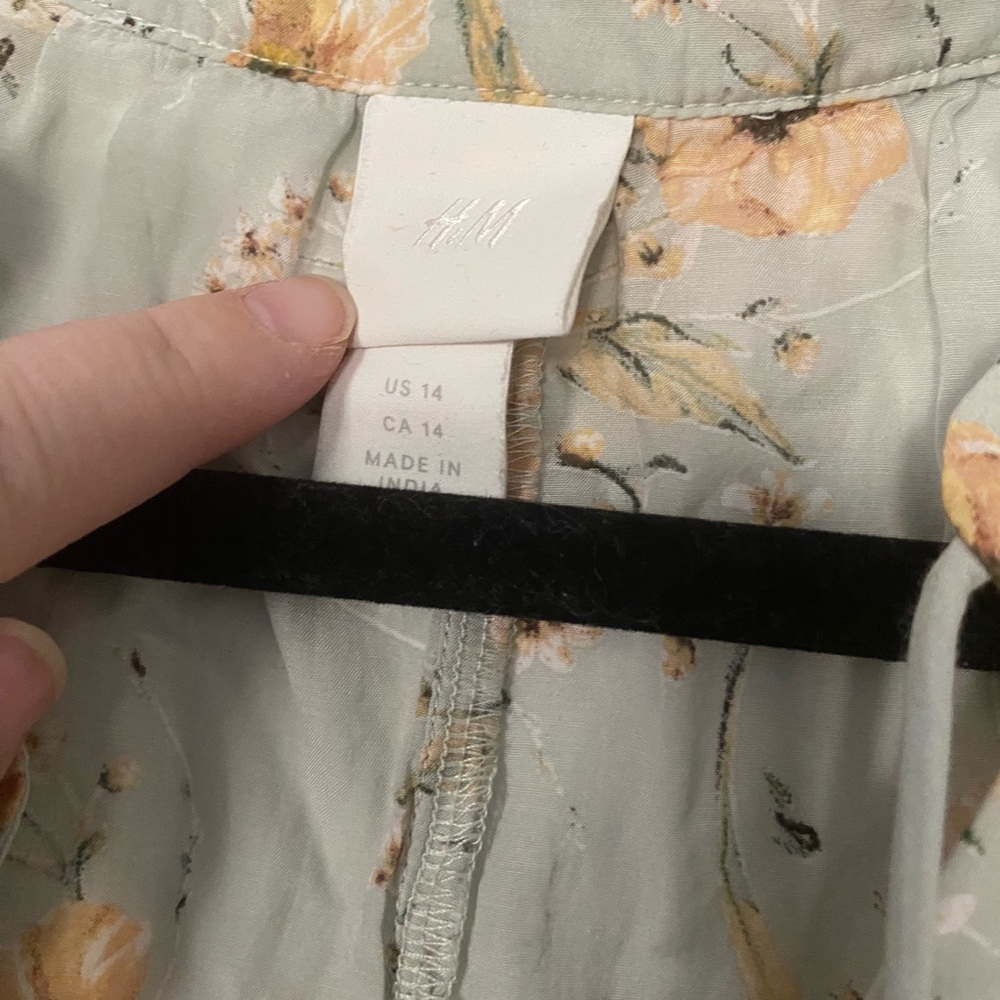 H&M Flowy Spring Dress - Picture 2 of 5